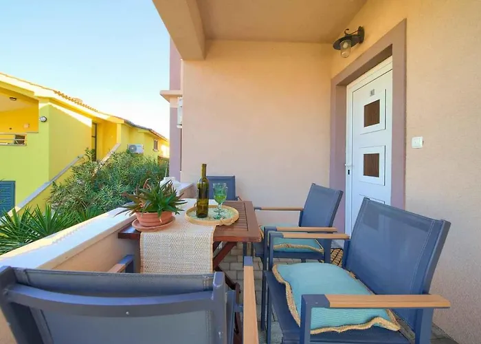 Apartament In - Insel Krk 36800 *